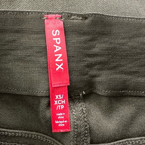 Spanx - Stretch Twill Ankle Cargo Pant Darkened Olive - Picture 13 of 15